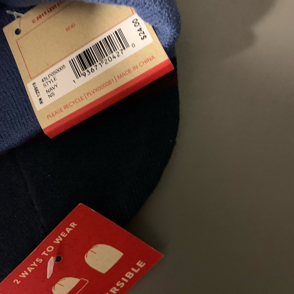 LEVIS 2 WAYS TO WEAR REVERSIBLE SKULLY HAT - Picture 3 of 3